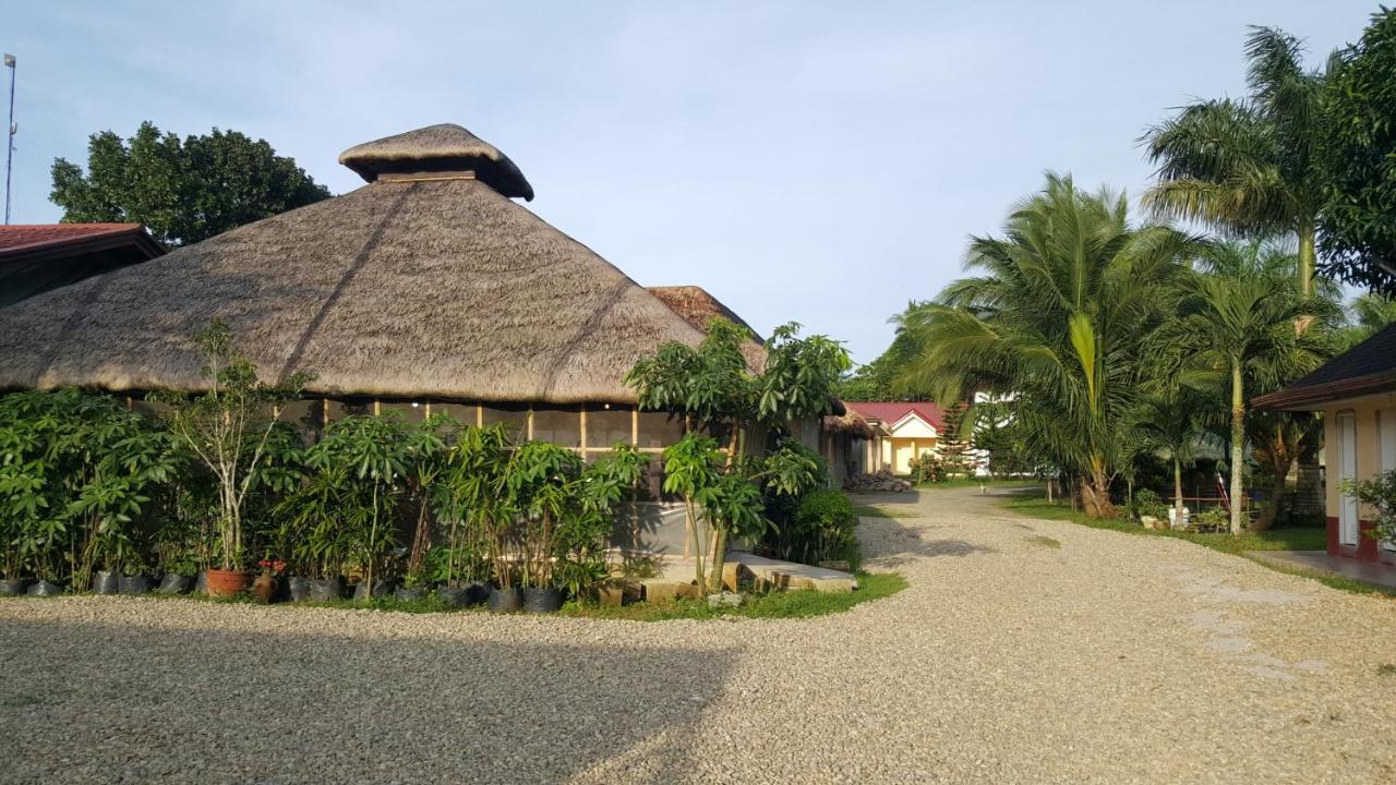 Phil Oasis Hotel & Resort Silang Exterior foto
