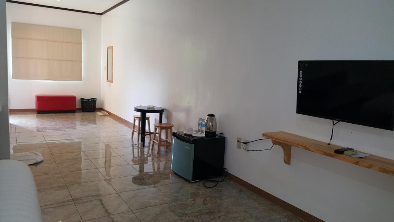 Phil Oasis Hotel & Resort Silang Exterior foto