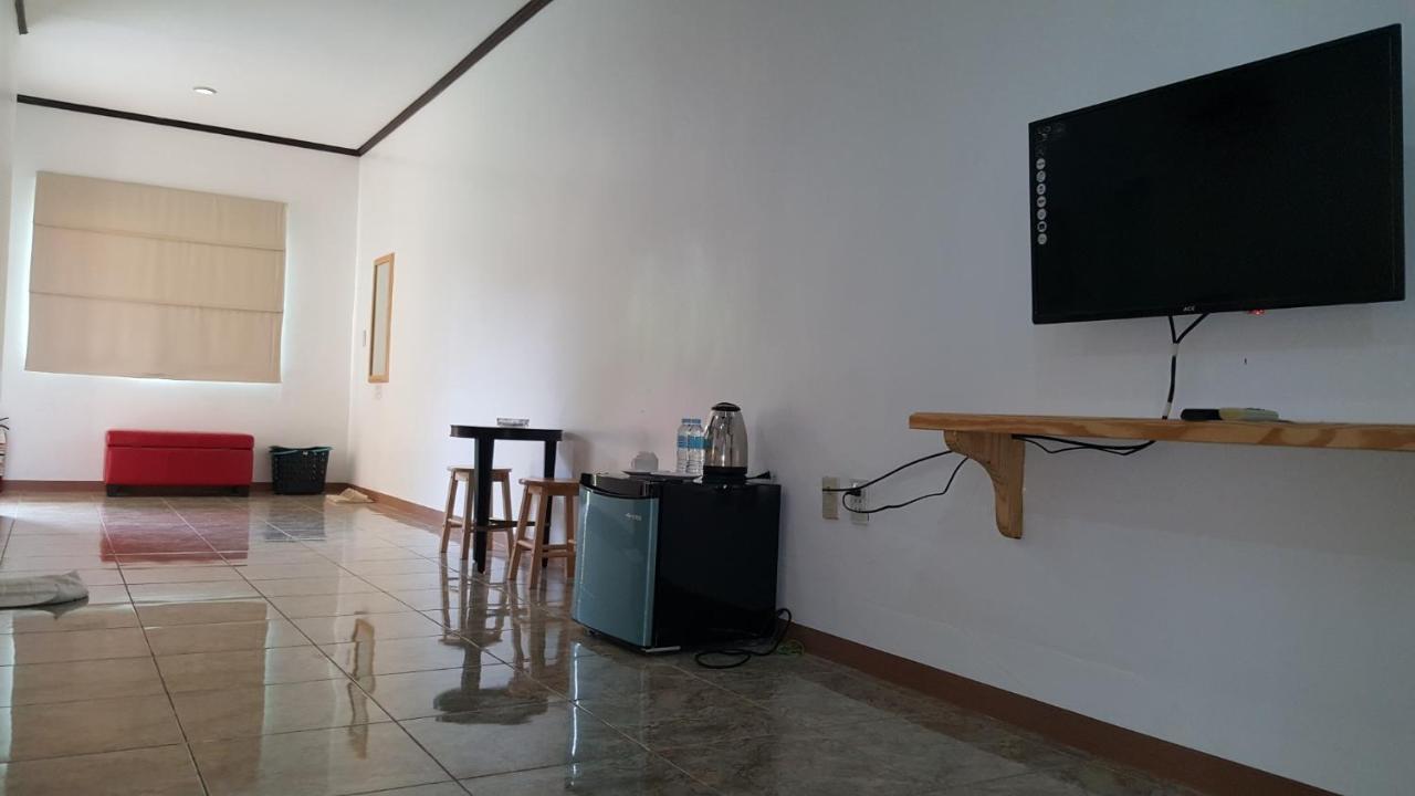 Phil Oasis Hotel & Resort Silang Exterior foto